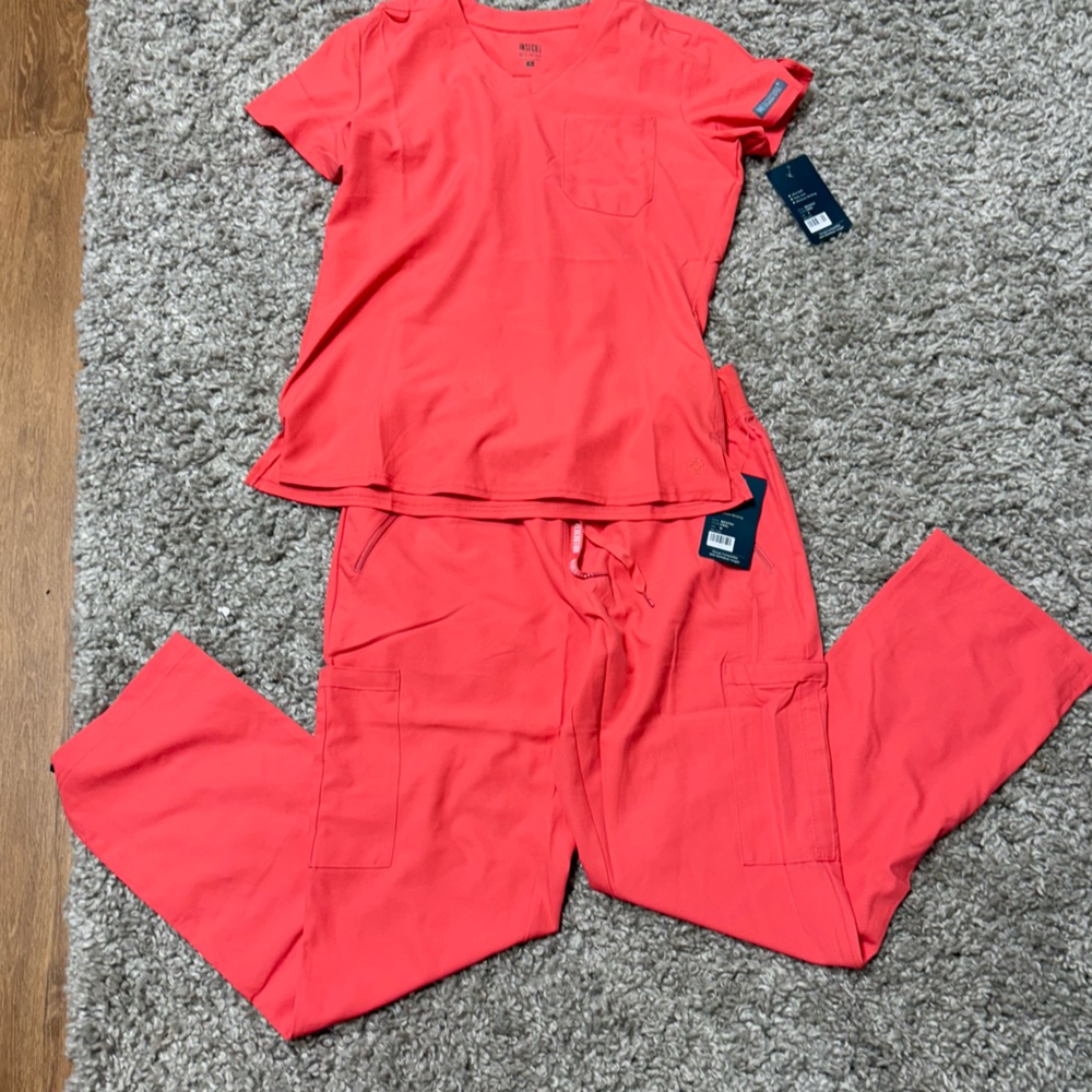 NWT MedCouture Scrub Set
Top- Small
Bottoms- Medium